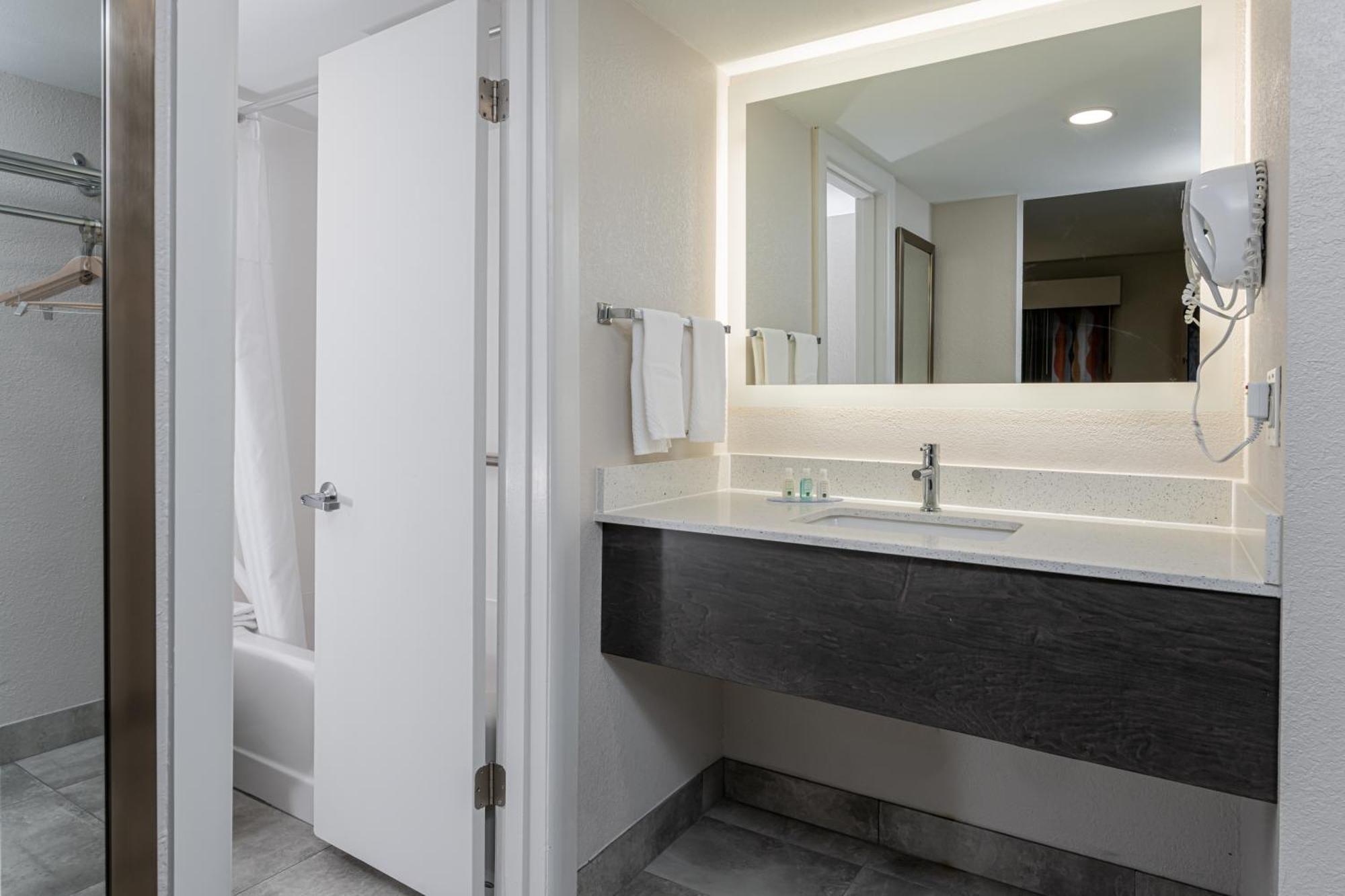 Quality Inn Asheville Downtown Tunnel Rd Екстериор снимка
